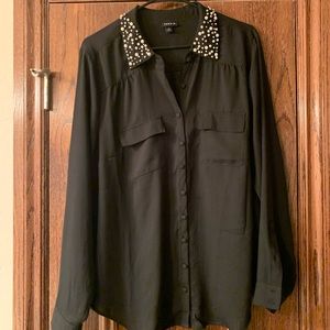 Black blouse with pearl collar